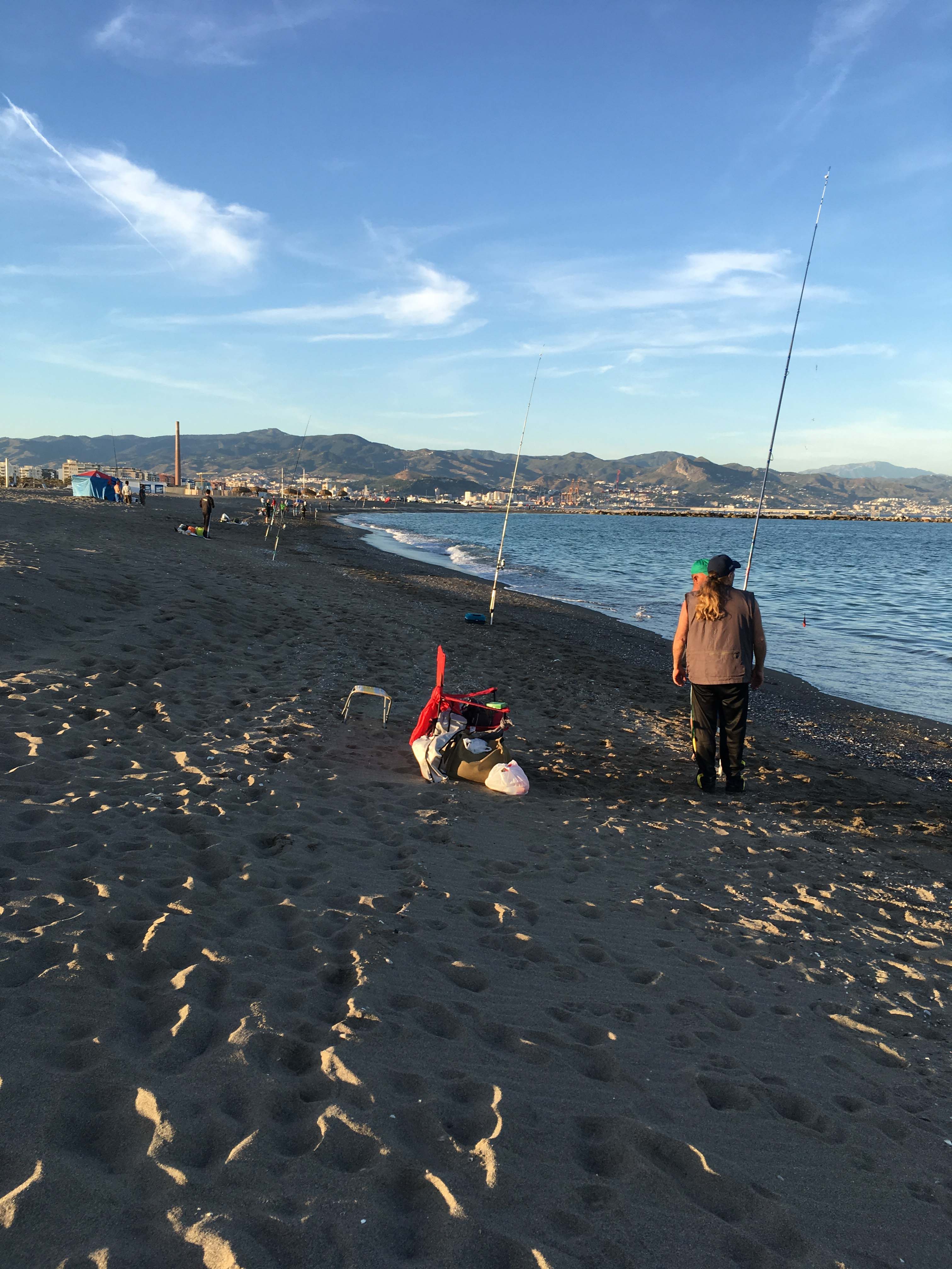 Imagen de la playa de la Misericordia durante la jornada de liga pesquera